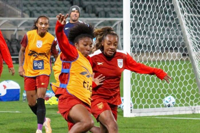 Jugadoras de la selección de Panamá femenino durante un entrenamiento.