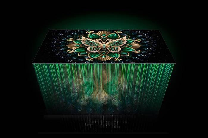 Su pantalla cuenta con 512 zonas de atenuación precisa y alto brillo HDR, logrando una gran calidad de imagen, mientras que su tasa de refresco de 144Hz asegura que cada imagen se vea con total fluidez y detalle.