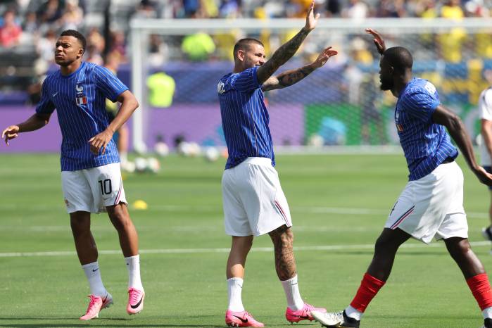 Jugadores de la selección de Francia durante el calentamiento.