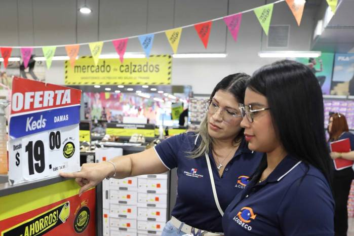 Funcionarios de Acodec realizan operativos de verificación de precios.