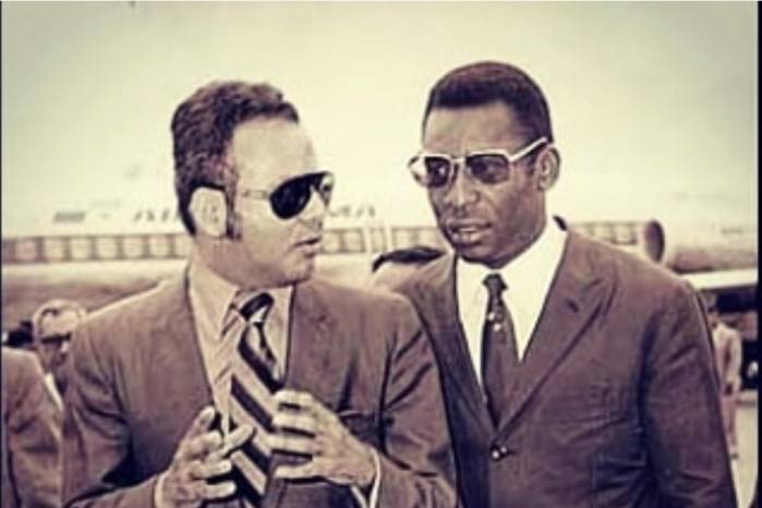 La televisión panameña trasmitiría por primera vez el mundial. Edmundo Vargas sería su presentador. Aquí aparece junto a Pelé cuando éste visitó Panamá en 1971.