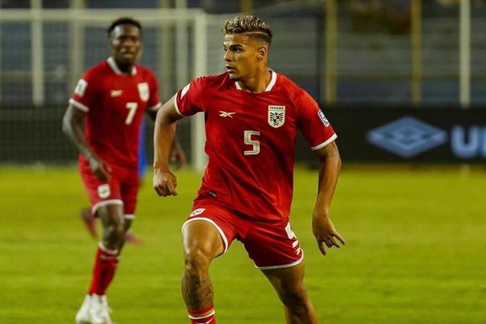 El futbolista panameño, Edward Cedeño durante un partido con la selección de Panamá.