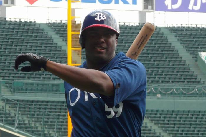 Llegó a las Grandes Ligas, donde jugó con los Expos de Montreal (1998 a 2001) y los Yankees de Nueva York (2003).