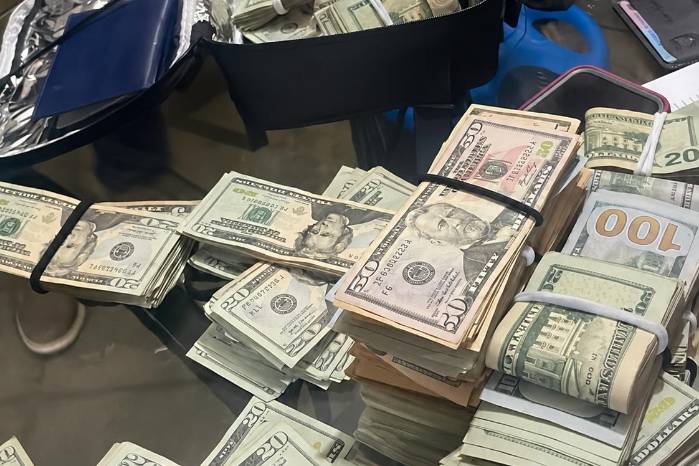 Dinero en efectivo, celulares y documentos públicos fueron encontrados durante los allanamientos realizados en distintos puntos de la provincia de Panamá.
