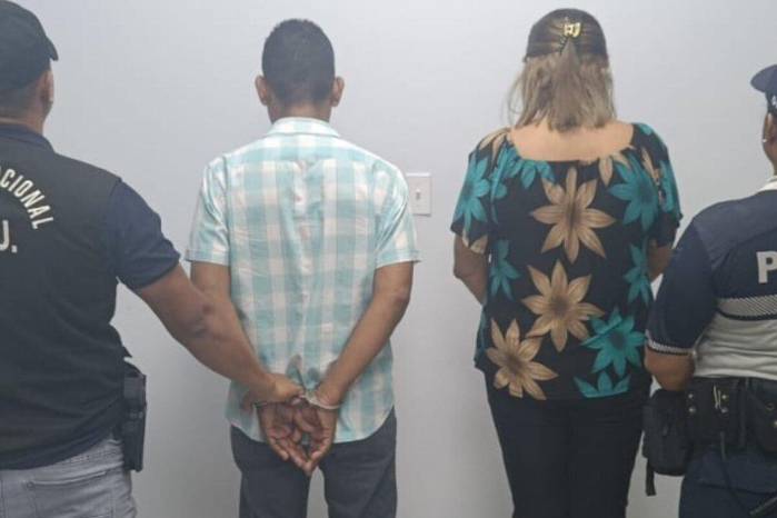 Momento de la detención del exrepresentante y extesorera de Capellanía en Natá