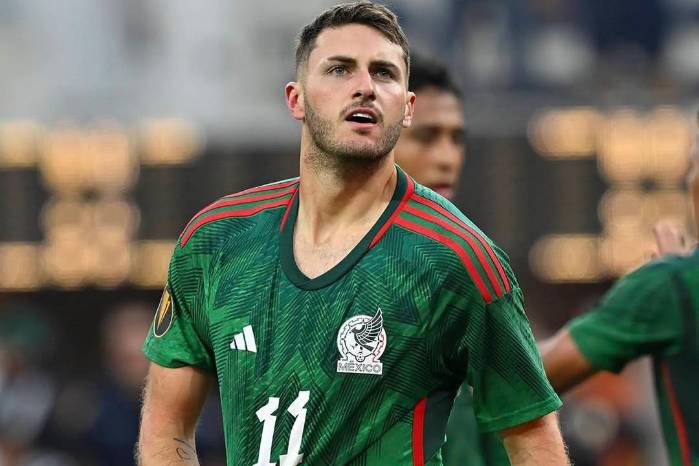 Santiago Jiménez, estrella de México.