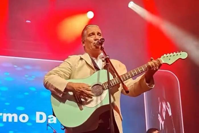 El artista realizó un concierto a beneficio de Fanlyc.