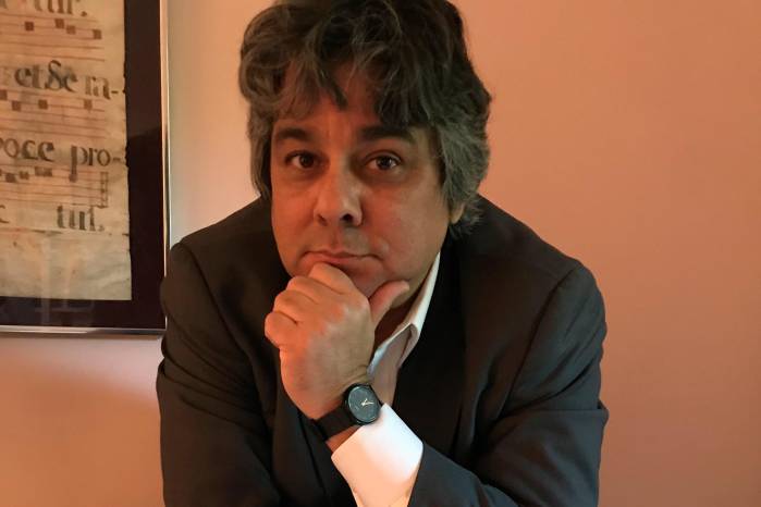 El autor decide expresar su disconformidad con la propuesta panameña en la Bienal de Venecia.