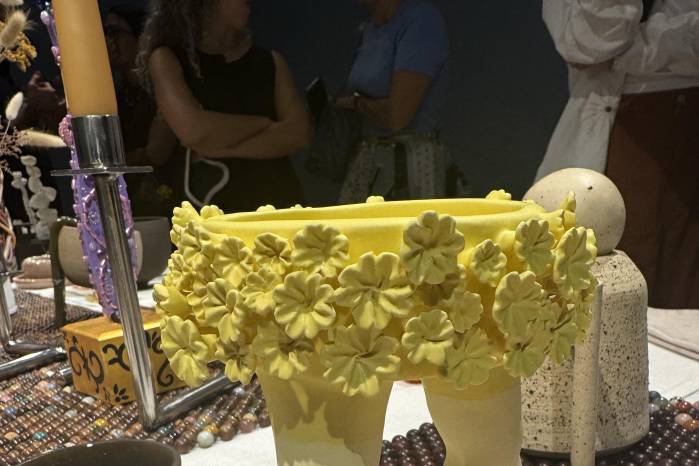 Hay obras que transmiten mensajes como la necesidad de crear redes de apoyo afectivo.