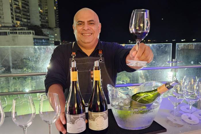 Los vinos de la línea Floresta refrescaron la noche en la terraza.