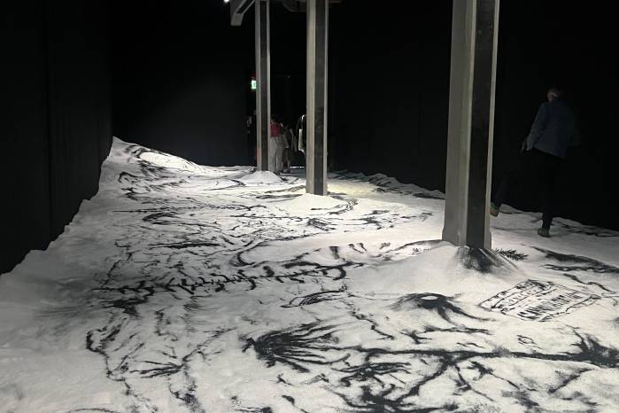 El Pabellón de Argentina presenta la obra “Monitor Yin Yang” del artista Matías Duville.
