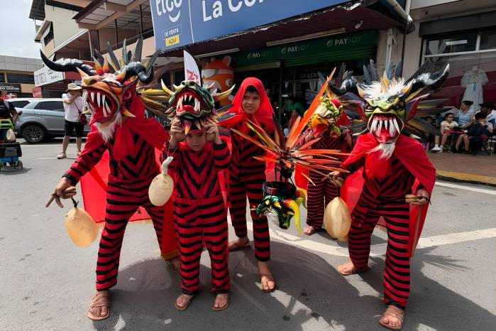 El Gran Desfile Nacional Danza de Diablos reunió la tarde de este sábado 15 de agosto en Chitré (Herrera), a más de 40 delegaciones provenientes de distintas regiones del país.