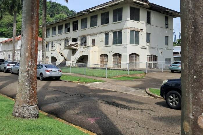 En esta imagen de mayo de 2025 se observa el estado de deterioro y abandono en el que se encuentra uno de los edificios que conforman el conjunto monumental de El Prado, sector bajo responsabilidad de la ACP.