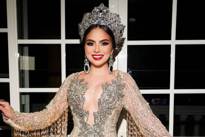 Sofía Gabriela Ureña dio su último paseo en el Parque Porras entre luces, emoción y orgullo, se despide una Reina que marcó su camino con carácter, elegancia y victoria.