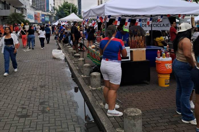 La informalidad del comercio popular es una actividad que se tolera, organiza y regula en la realización de eventos multitudinarios como una actividad de soporte, mientras se criminaliza en el día a día.