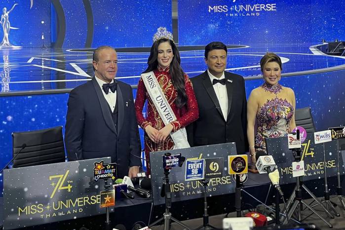 El presidente y copropietario de Miss Universo, Raúl Rocha, negó este lunes las acusaciones de fraude que han circulado sobre la victoria de la mexicana Fátima Bosch en el certamen de belleza.