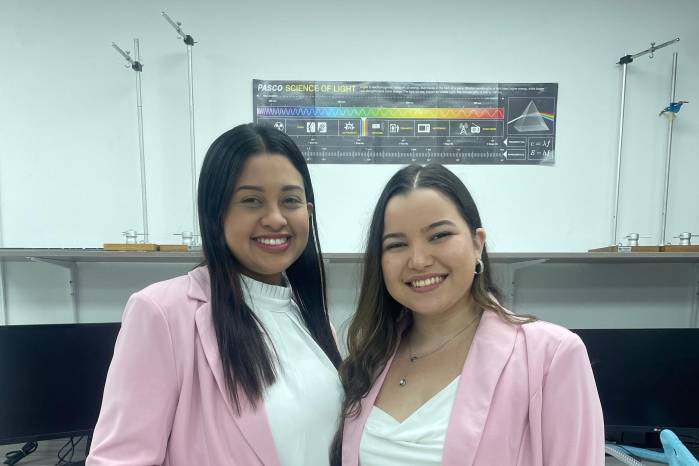 Las estudiantes fueron beneficiadas por una convocatoria pública de Nuevos Investigadores e Innovadores de la Senacyt.