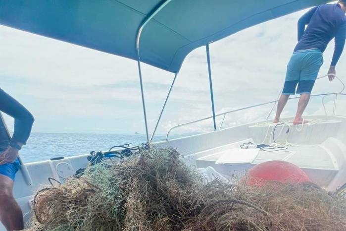 El reemplazo de las redes de polietileno por las biodegradables supone un impacto económico.