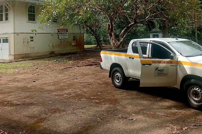 Algunos ladrones fueron atrapados y conducidos ante la ley.