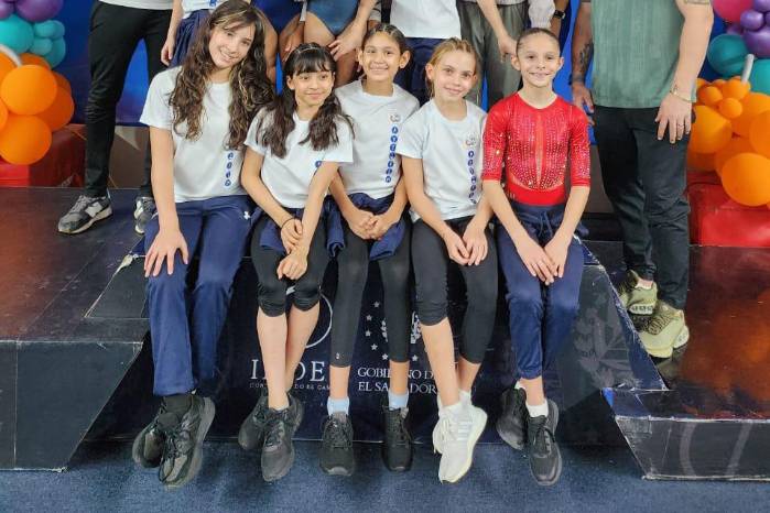 La delegación panameña en El Salvador.