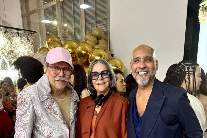 El diseñador Moises Sandoya; Marie Claire Fontaine, directora de FWP, y Humberto Vélez.