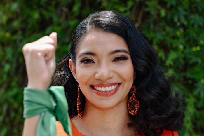 Su vida como defensora de derechos humanos ha sido profundamente influenciada por sus experiencias comunitarias.