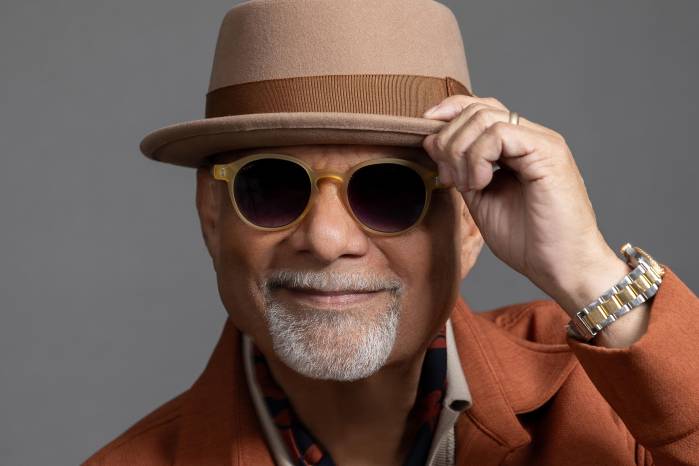 Ganador de un Latin Grammy, el cantautor ha escrito canciones interpretadas por algunos de los cantantes más destacados en la industria musical.