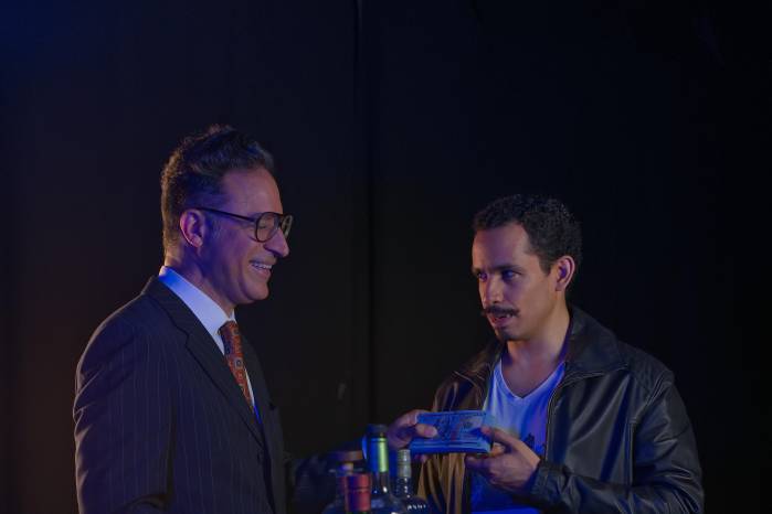 Una alianza curiosa se forma entre el vampiro Kakanasky y el representante Monteoscuro dentro de la trama de una sátira sobre la política panameña.