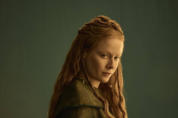 Tanto Clémence Poésy como Emily Beecham destacan a sus personajes como partes íntegras de la historia.