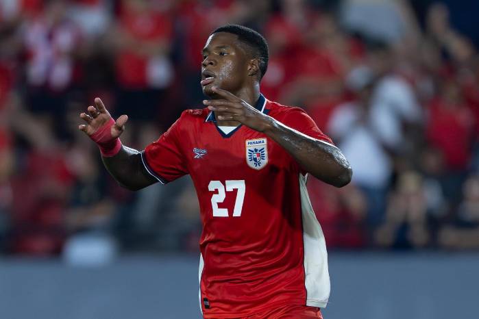 Kadir Barría de Panamá celebra un gol este miércoles, en un partido amistoso entre Panamá y República Dominicana, previo a la Copa Mundial de Fútbol de 2026, en el estadio Rommel Fernández.