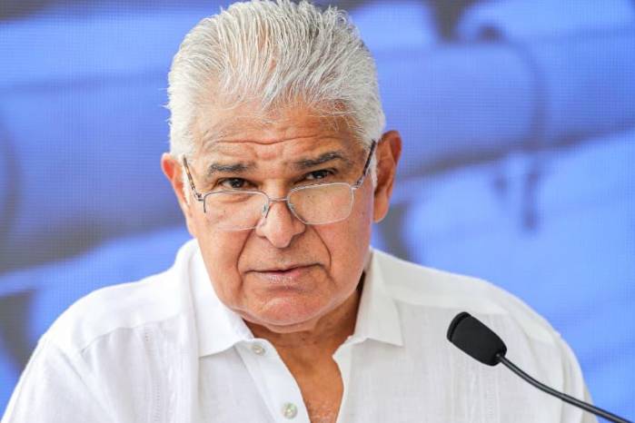 El presidente dio una conferencia en el sitio de la Línea 3 del Metro.