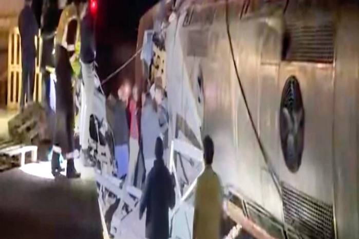 Además, al menos 25 personas han resultado heridas, según ha informado el Servicio de Emergencias 112 Andalucía.