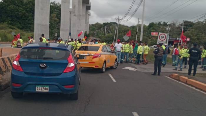 Cierre de calle en Valle Hermoso de Arraiján.