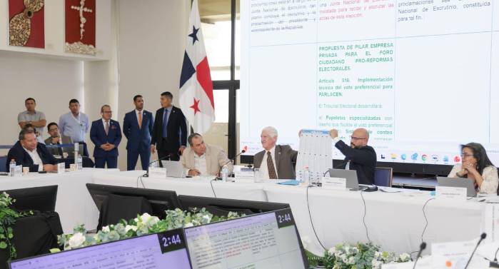 La Comisión Nacional de Reformas Electorales cerró sus sesiones tras más de un año de debates sobre cambios al Código Electoral.