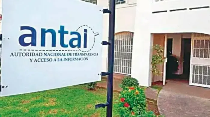 La entidad recomendó destituciones y remitió expedientes al Ministerio Público tras confirmar que funcionarios de la CSS y Descentralización incurrieron en graves faltas administrativas.