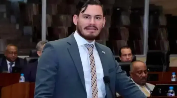 Esta es la segunda ocasión consecutiva que Vásquez cuestiona a Mulino.