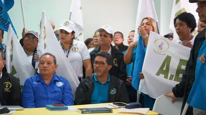 El dirigente sindical Fernando Ábrego aseguró en un pronunciamiento que la huelga magisterial continuará mientras siga sin abrirse el diálogo sobre la Caja del Seguro Social.