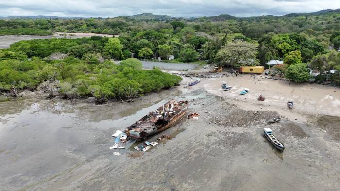 Embarcación que se encontraba en la playita de Bique.