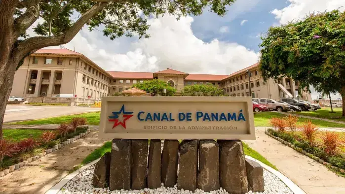 Pese a la proyección de menor tránsito de buques, el Canal mantendrá sus inversiones en modernización, con $756 millones destinados a programas estratégicos, incluyendo el proyecto de sostenibilidad hídrica del Río Indio.