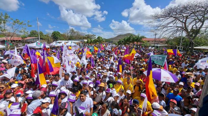 El candidato presidencial de Cambio Democrático y el Partido Panameñista Romulo Roux visitaron La Printada