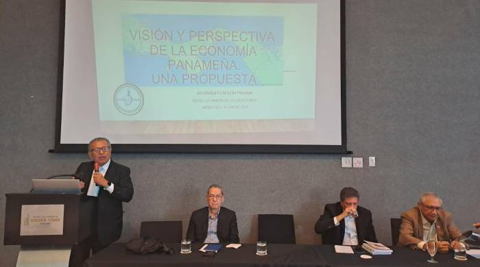 El economista Francisco Bustamante, durante el foro ”Visión y perspectiva de la economía panameña: Una visión”, realizado este miércoles.