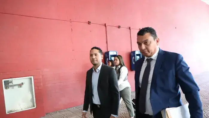 La Fiscalía sostiene que durante su gestión, Meneses permitió el uso irregular de fondos públicos por más de $24 millones.