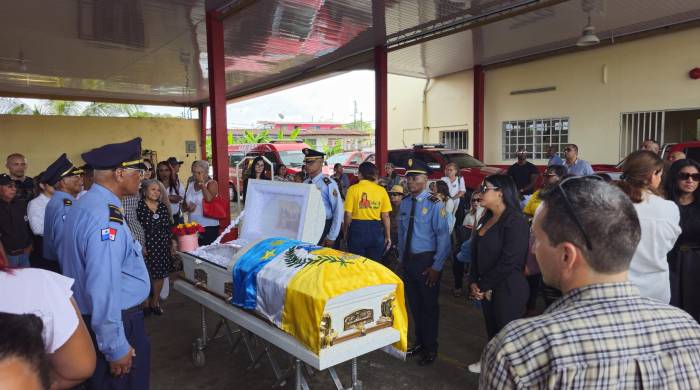 Estos homenajes comenzaron a las 9:00 a.m. en la sede del Cuerpo de Bomberos.
