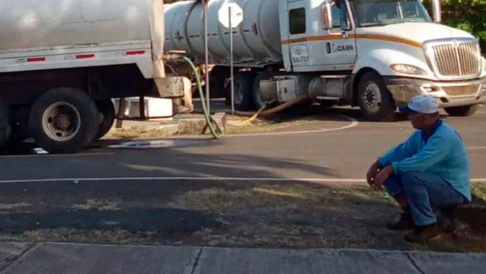 El abastecimiento de agua potable mediante camiones cisterna alquilados se extenderá por 36 meses.