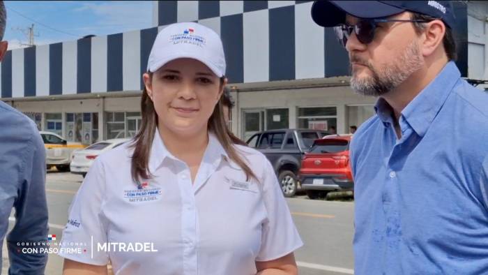La ministra de Trabajo, Jackeline Muñoz, y el ministro de Comercio, Julio Moltó, viajaron a Bocas del Toro para conversar con los trabajadores.