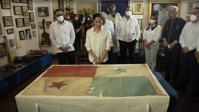 Este símbolo fue izado en los corregimientos de Chitré, Monagrillo y La Arena durante los actos de separación de Colombia.