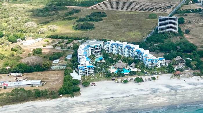 Imagen panoramica del hotel Whyndham Grand Playa Blanca.