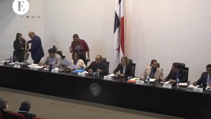 Sigue la consulta ciudadana en el primer debate por las reformas a la CSS