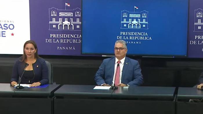 Ministro de la Presidencia, Juan Carlos Orillac en conferencia de prensa.
