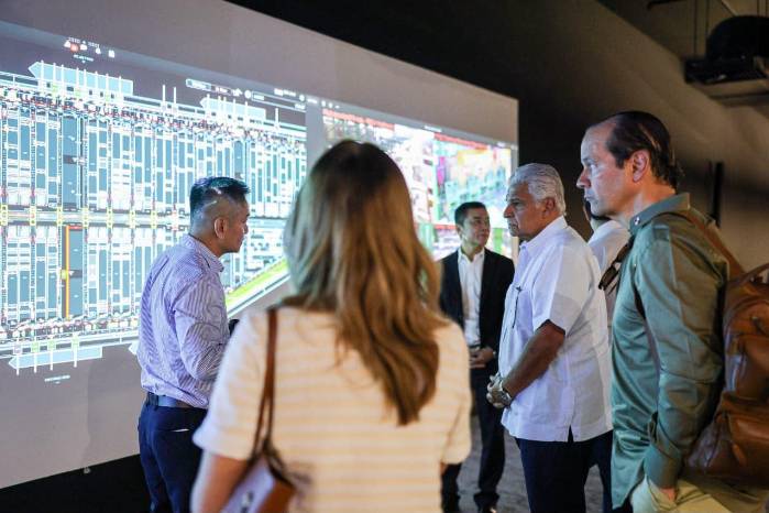 Durante su visita, Mulino calificó el puerto de Tuas como un modelo para Panamá y destacó el potencial del país como hub logístico de las Américas.
